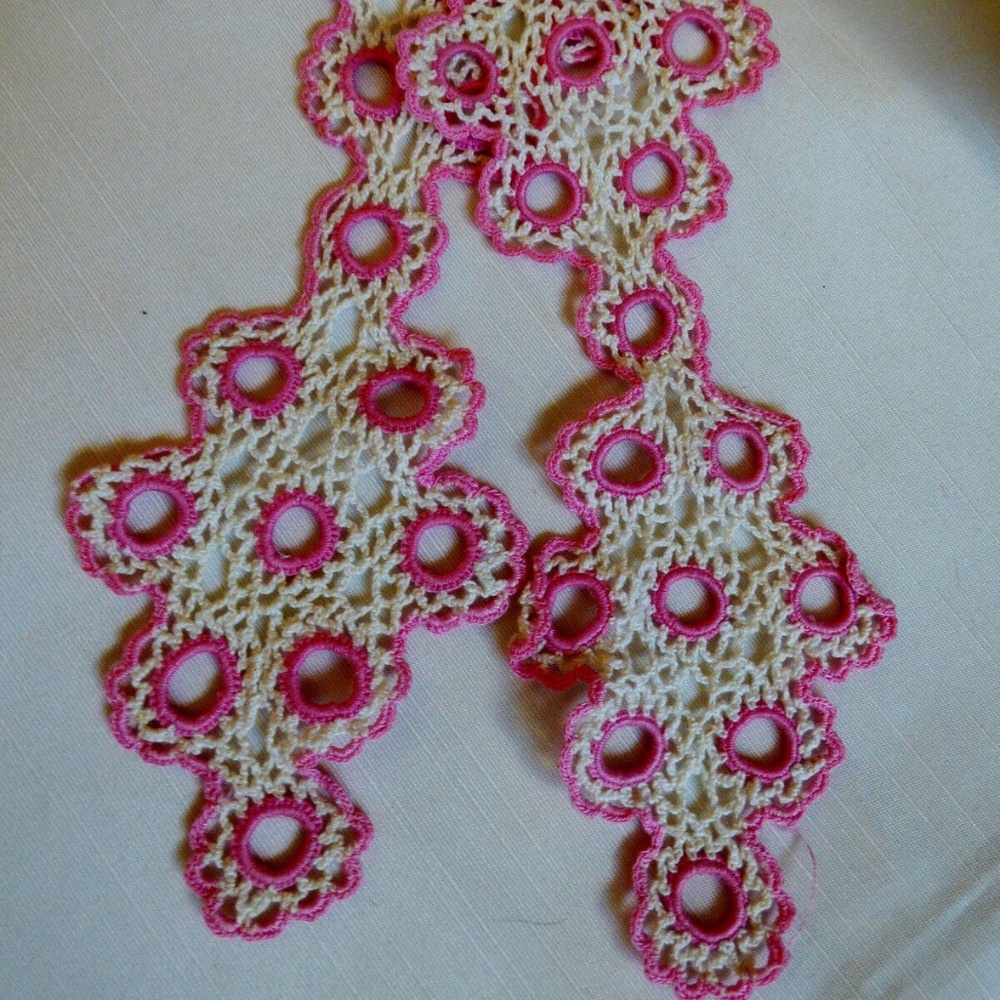 VTG hand made crochet 20"x 3.5" white and pink color Lace Trim Applique Patch